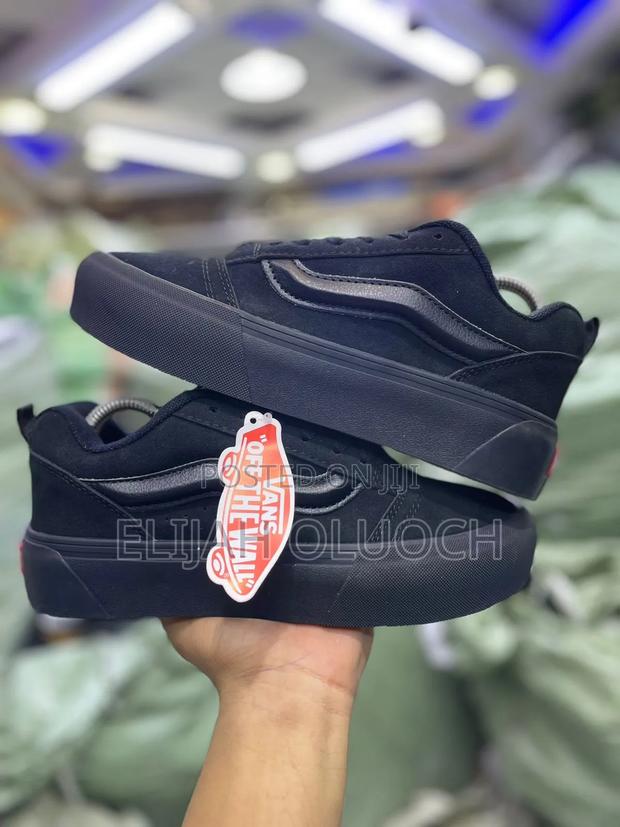 Vans Knu Stack Platform 🐾

Triple Sole All Black - thumbnail 2