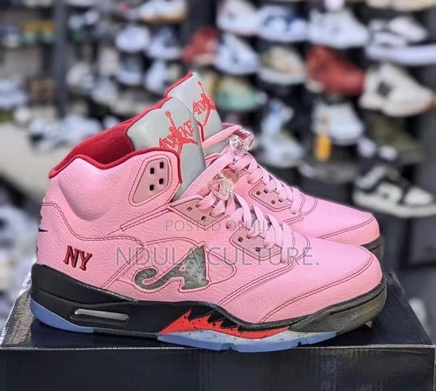 Nike Jordans 5 - thumbnail 4