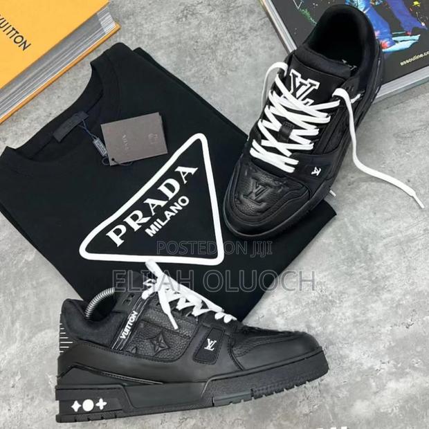 Louis Vuitton Trainer Embossed Monogram 🐾
Quality 👌🏾