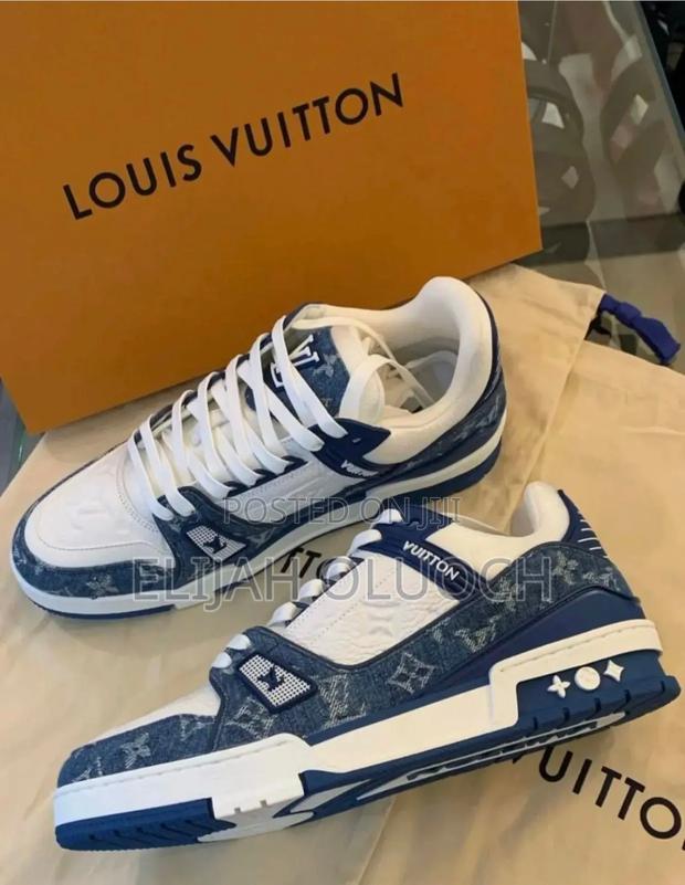 Louis Vuitton Trainer Blue White 🐾
Quality 👌🏾
Size 39-45