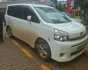 Toyota Voxy 2012 Pearl