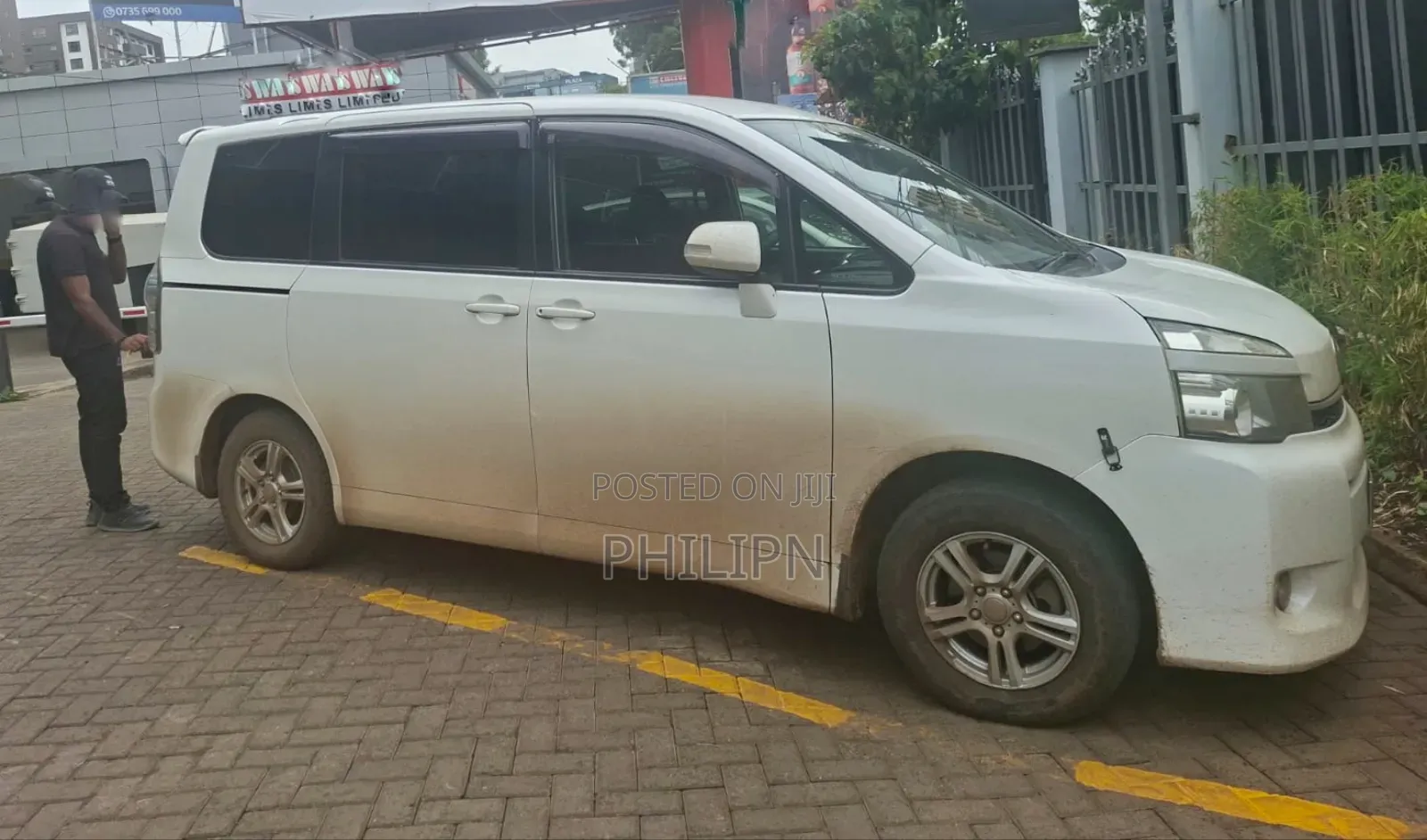 Toyota Voxy 2012 Pearl