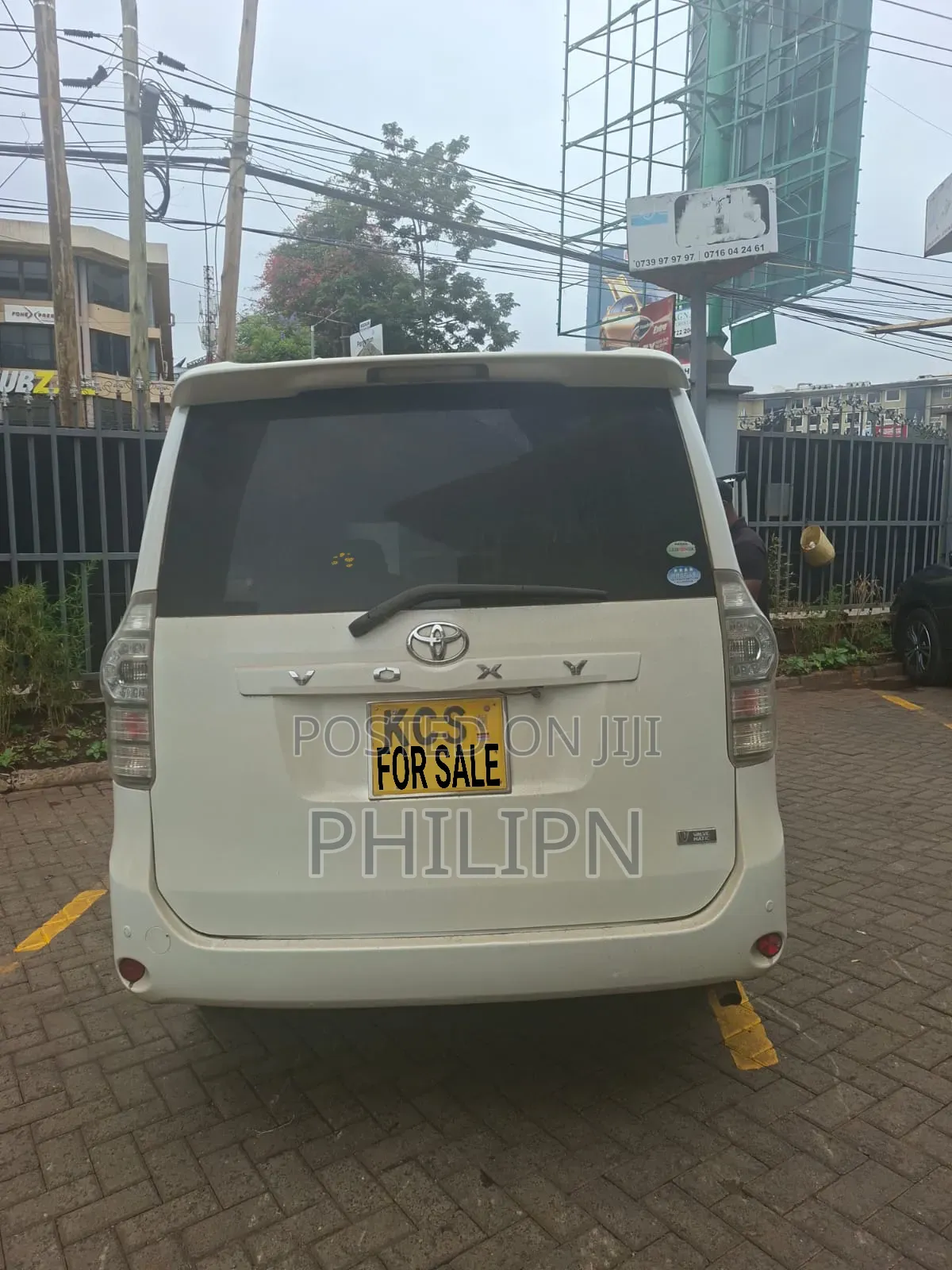 Toyota Voxy 2012 Pearl
