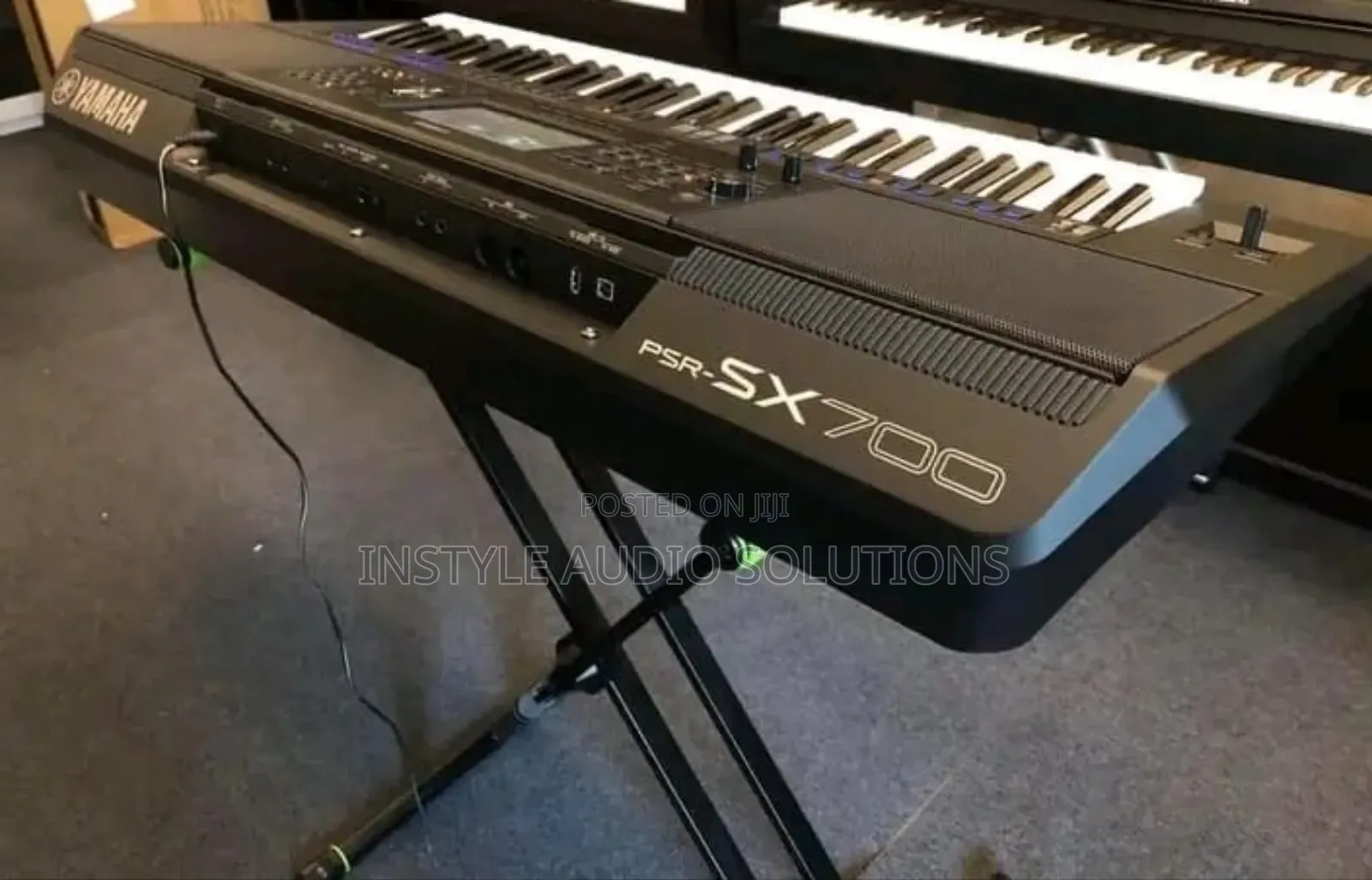 Yamaha Psr Sx 700 Professional Keyboard With Adapter
