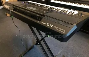Yamaha Psr Sx 700 Professional Keyboard With Adapter