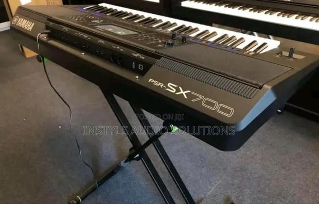Yamaha Psr Sx 700 Professional Keyboard With Adapter