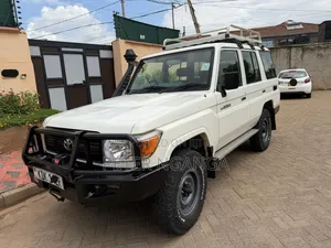 Toyota Land Cruiser 2016 Off white