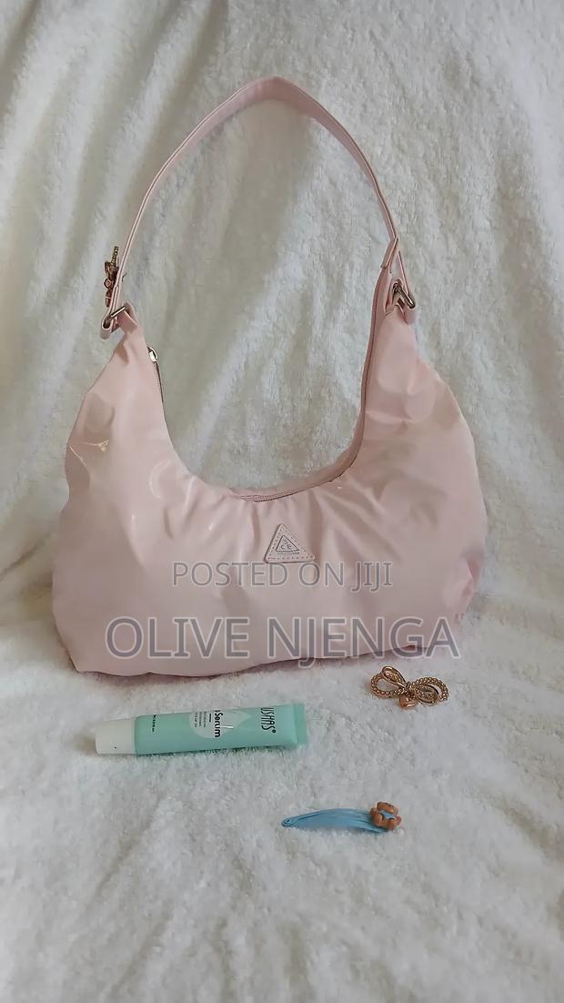 Shoulderbags and Totes - thumbnail 2