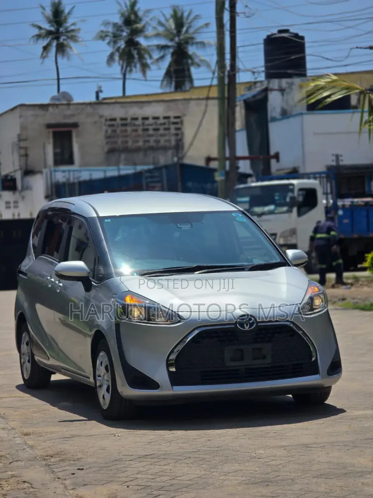 Toyota Sienta 2018 Silver