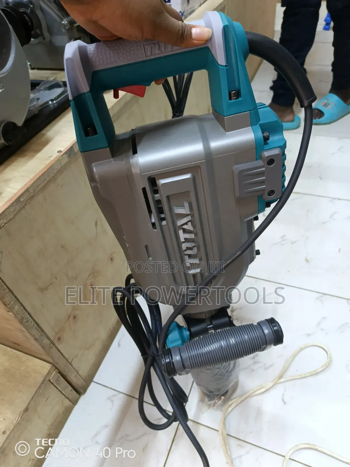 1700 W Total Demolishon Hammer/ Total Demolisher