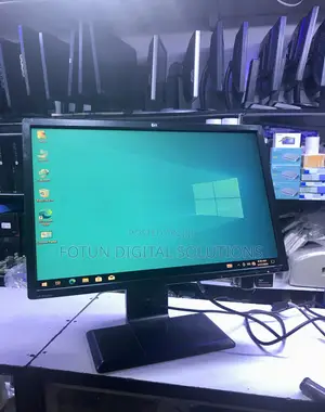 Hp 22" Thick Monitor - Perfect for Dual-Screen Productivity Setups