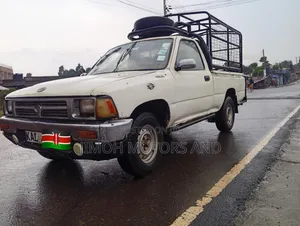 Toyota Hilux 1999 White