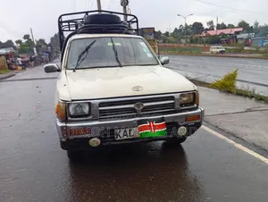Toyota Hilux 1999 White