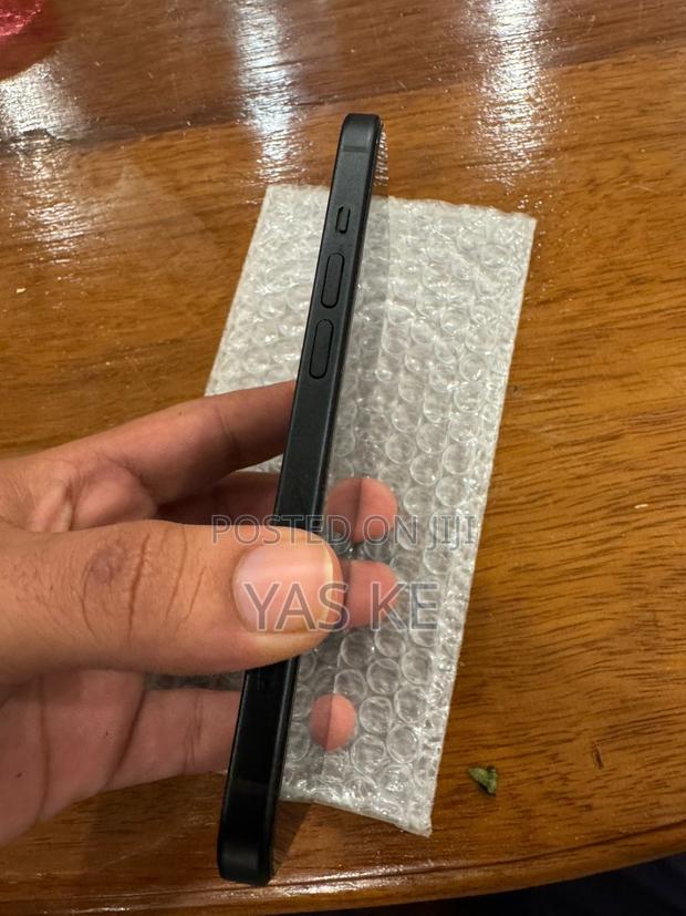 Apple iPhone 15 128 GB Black - thumbnail 3