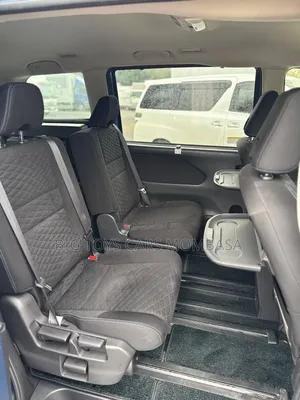 Nissan Serena 2018 Blue