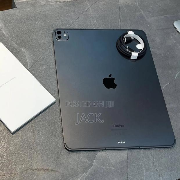 New Apple iPad Pro 13 (2025) 256 GB Black - thumbnail 2