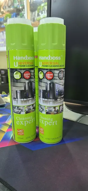 Handboss Universal Foam Cleaning Agent.