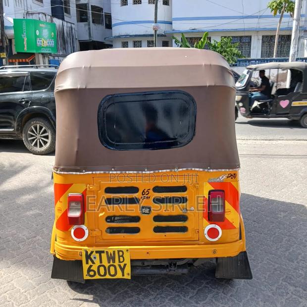 Bajaj RE 2012 Yellow - thumbnail 2