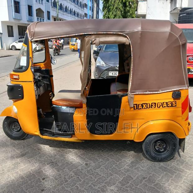 Bajaj RE 2012 Yellow - thumbnail 4