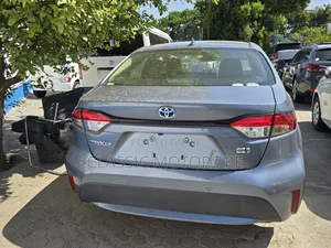 Toyota Corolla XLE 2020 Blue