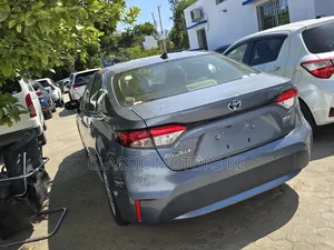 Toyota Corolla XLE 2020 Blue