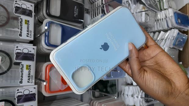 Flossy Silicone Case for iPhone 14 Plus With Microfiber Lining - thumbnail 3