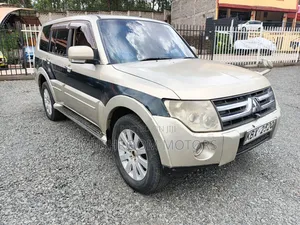 Mitsubishi Pajero 2006 Gold