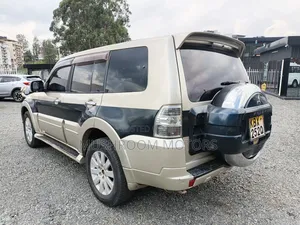 Mitsubishi Pajero 2006 Gold