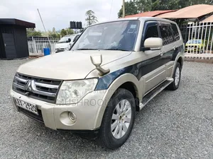 Mitsubishi Pajero 2006 Gold