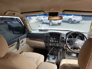 Mitsubishi Pajero 2006 Gold
