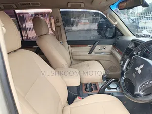 Mitsubishi Pajero 2006 Gold