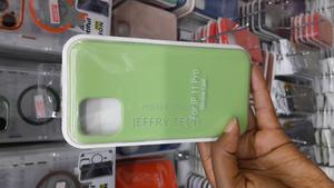 Dleasa Liquid Silicone Case for iPhone 11 Pro With Microfiber Lining - thumbnail 2