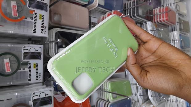 Dleasa Liquid Silicone Case for iPhone 11 Pro With Microfiber Lining - thumbnail 3