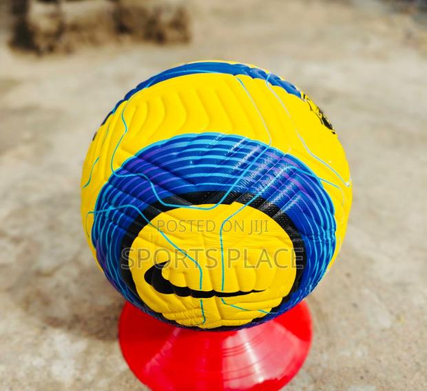 Nike Aerowsculpt Tech Flight Academy Speedball Football Matchball