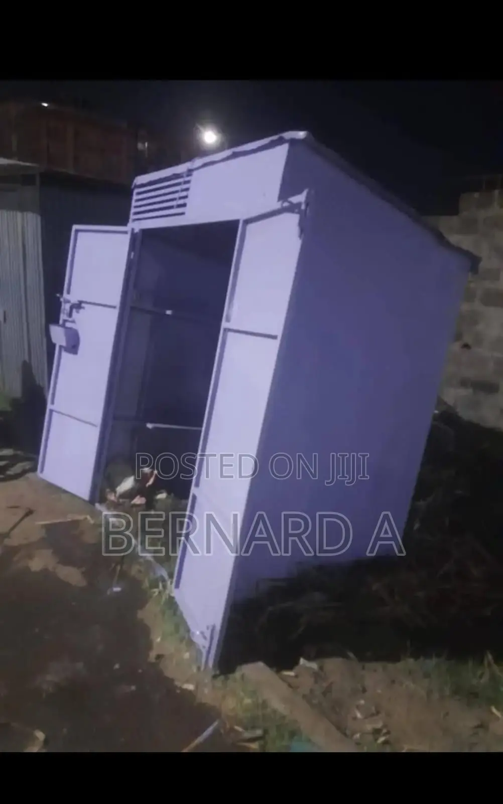 Metallic Stall