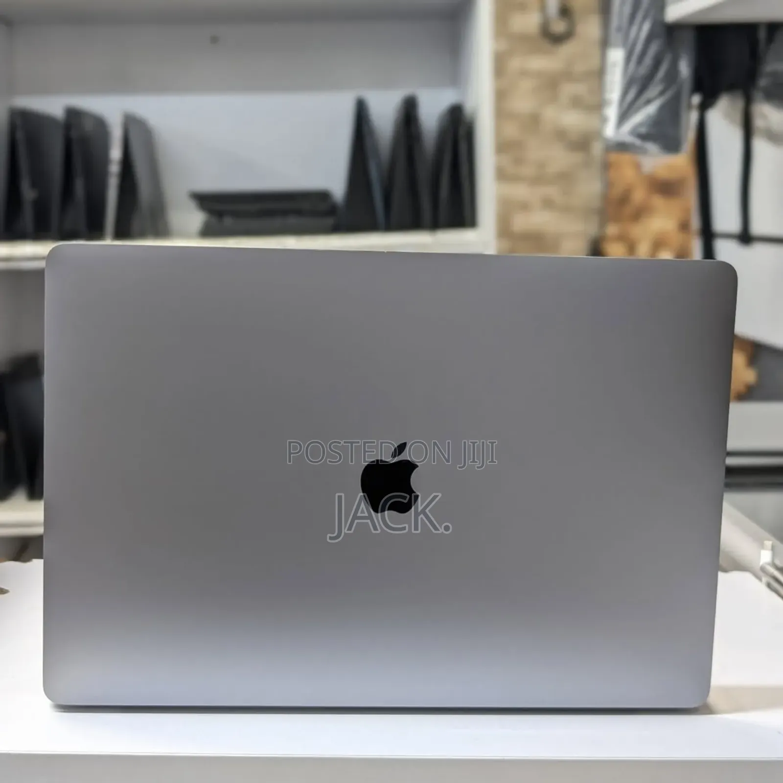 Laptop Apple MacBook 2019 32GB Intel Core i9 SSD 1T