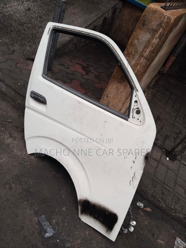 Toyota Hiace 7l Front LHS Door - thumbnail 3