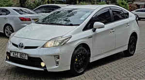 Toyota Prius Four 2013 Pearl