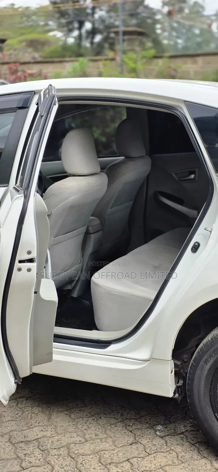 Toyota Prius Four 2013 Pearl