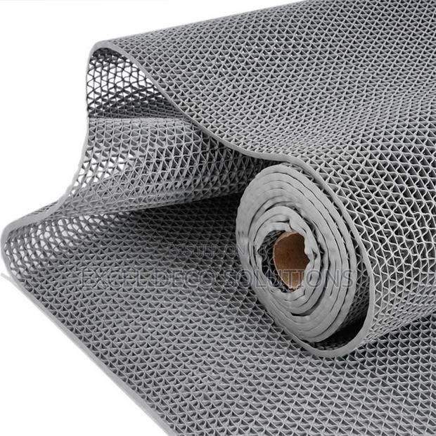 Maximum-Grip Anti-Slip Floor Mat for Smooth Surfaces