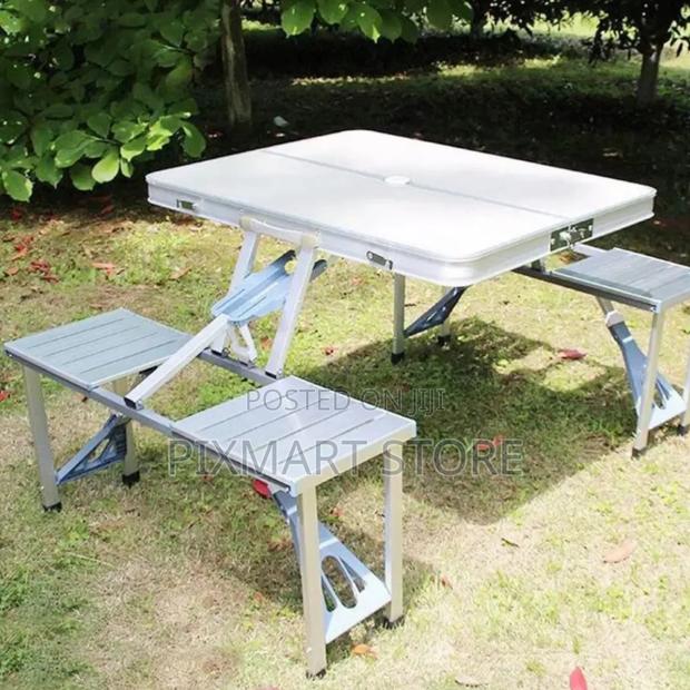 Durable Folding Table for Indoor/Outdoor Use – Compact Space-Saving