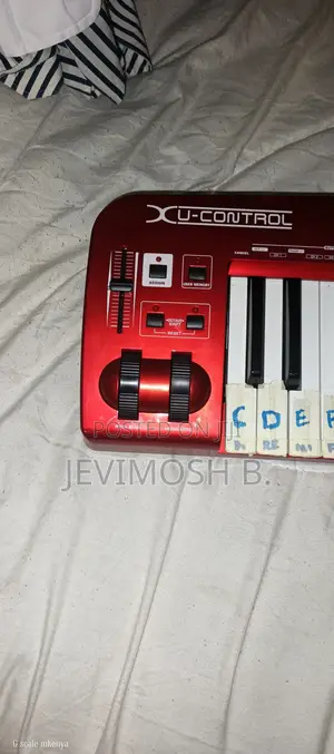Behringer Umx610 Usb/Midi Controller Keyboard