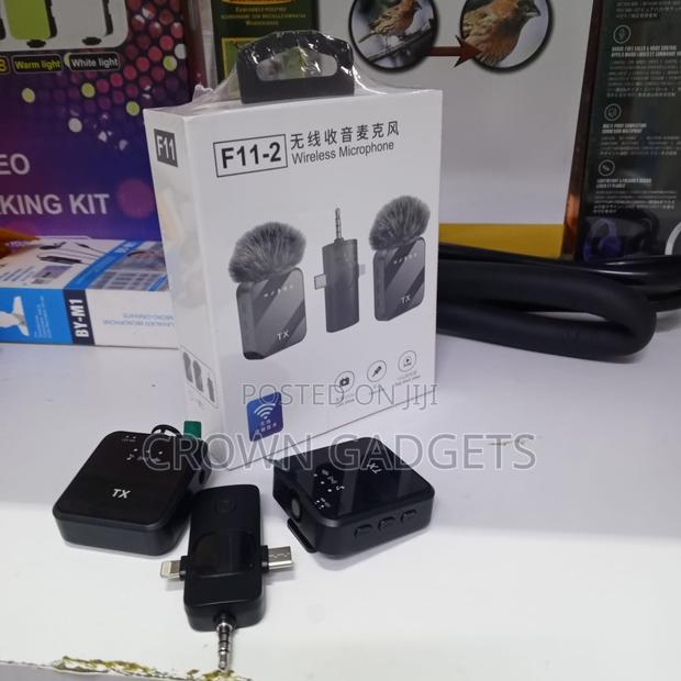 F11-2 Wireless Lavalier Microphone for iPhone Android - main view