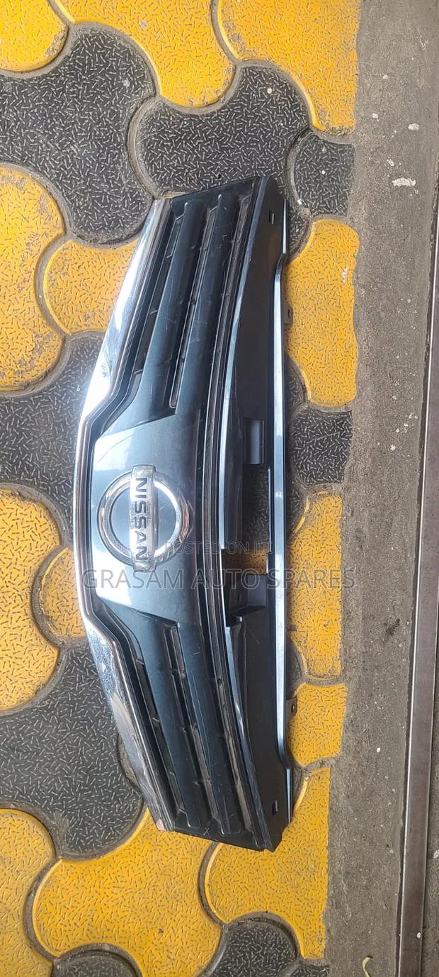 Toyota Note 2008 Grill - main view