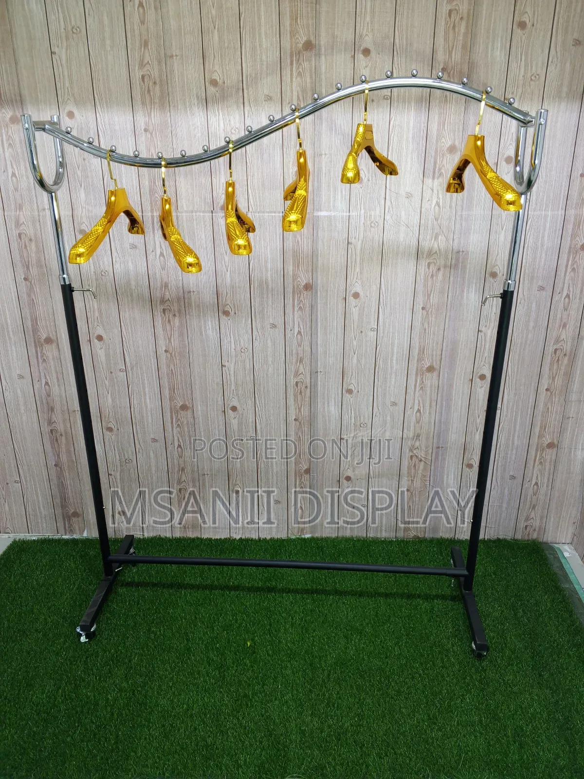 Wavy Clothes Rack
