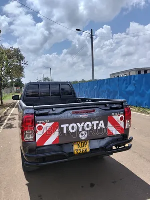 Toyota Hilux 2023 Matt Black