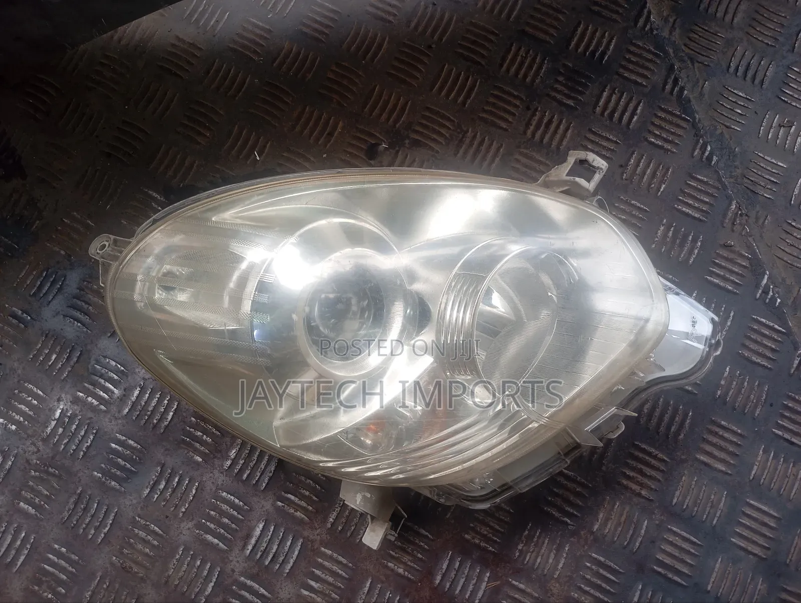 Passo 2013 Headlight With Focus
