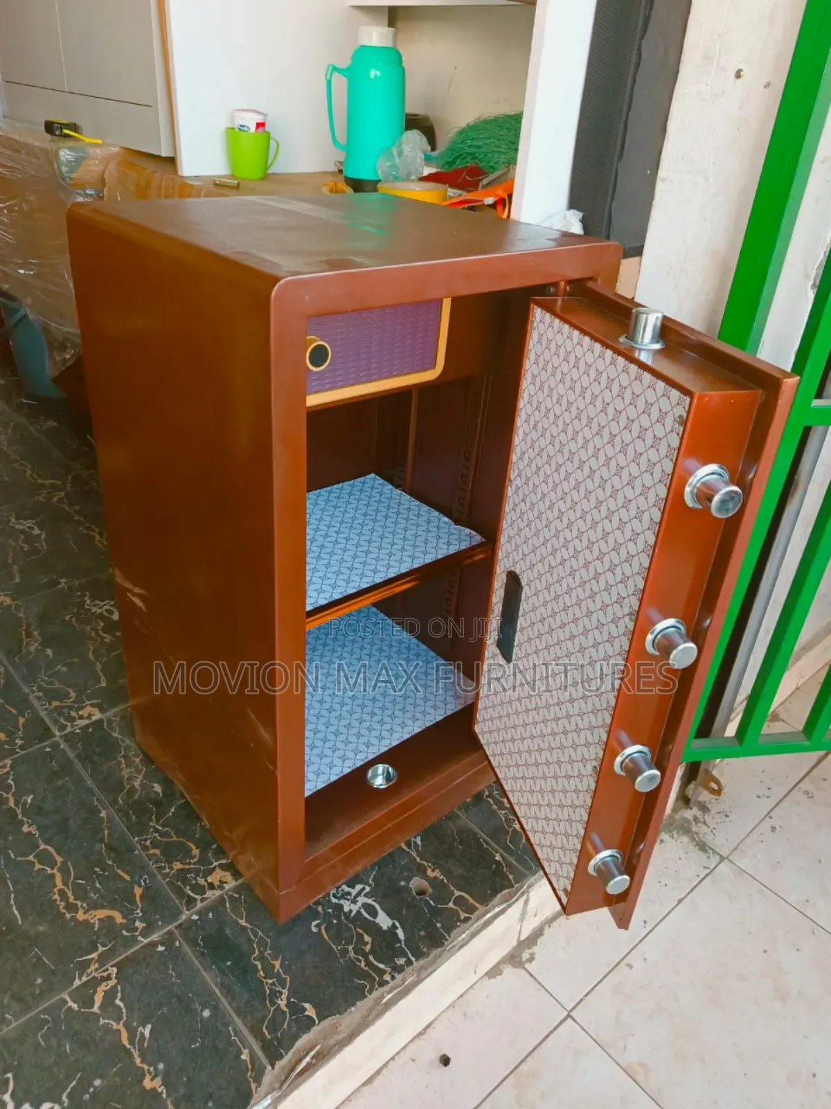 Lockable Safebox Document