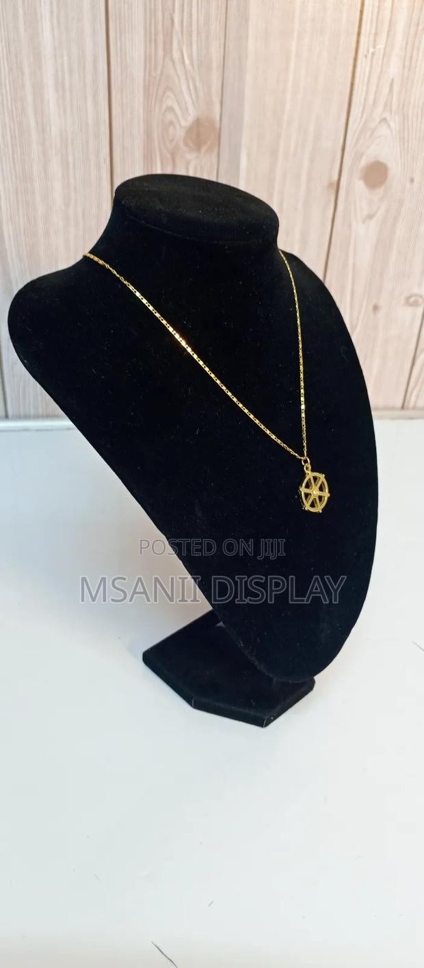 Chain Velvet Display - thumbnail 2