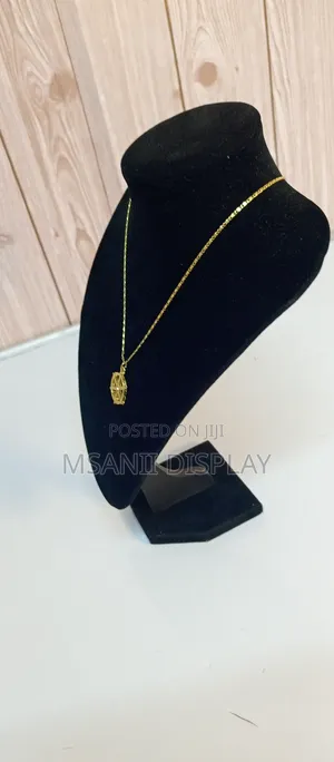 Chain Velvet Display